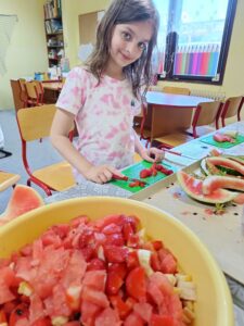 10.7.-Louceni-se-sk.-rokem-ovocny-salat-5.jpg
