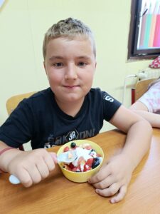 10.7.-Louceni-se-sk.-rokem-ovocny-salat-6.jpg