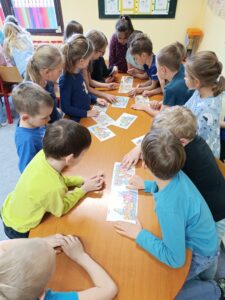 8.4.-Projekt-z-pohadky-do-pohadky-Tri-zlate-vlasy-deda-Vseveda-1.jpg