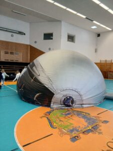 Prekvapeni-planetarium-1-rotated.jpg