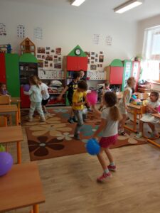 Tyden-splnenych-prani-balonkovo-pyzamova-party-1.jpg