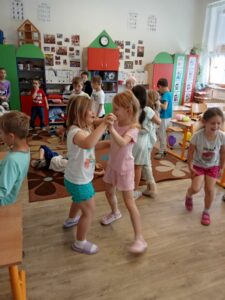 Tyden-splnenych-prani-balonkovo-pyzamova-party-3.jpg