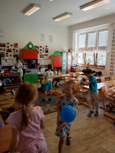 Tyden-splnenych-prani-balonkovo-pyzamova-party-4.jpg