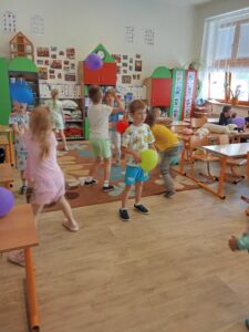 Tyden-splnenych-prani-balonkovo-pyzamova-party-5.jpg